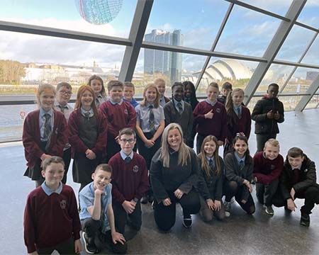 A photo shows P7B in the science centre with a view of Glasgow and the SEC out the window behind them.