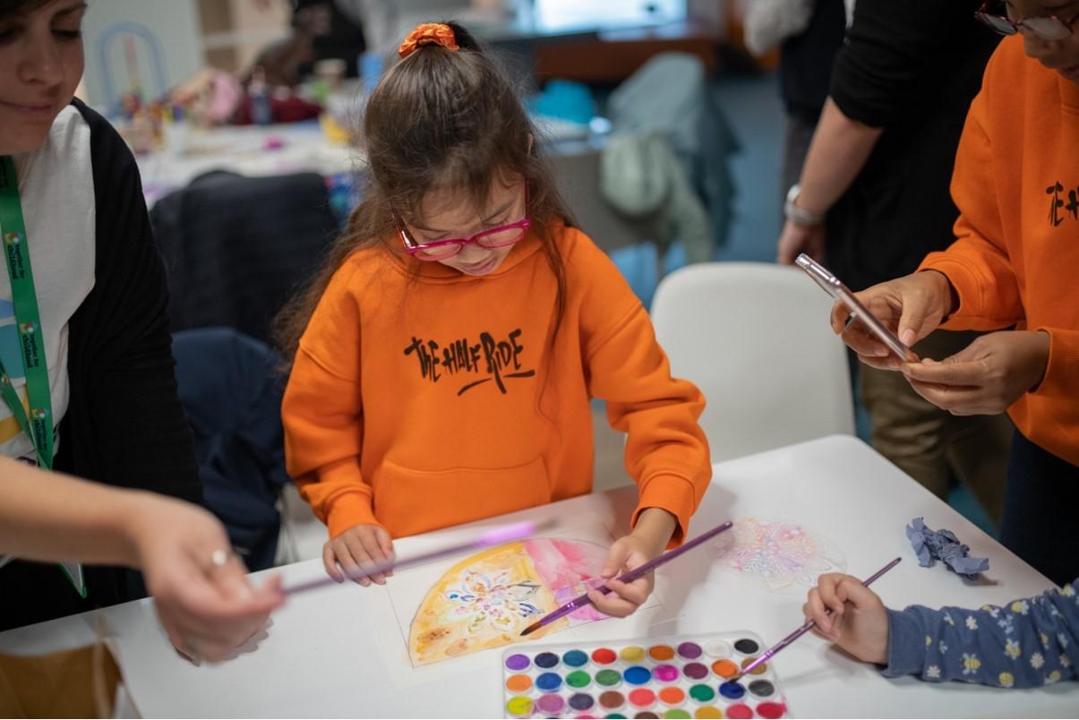 A young person paints a picture using Maths