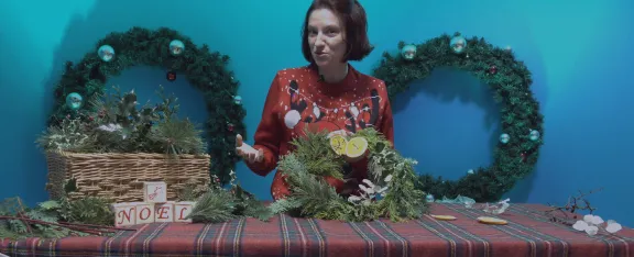 Sheena holds a Christmas wreath