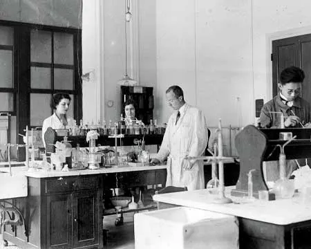 Marguerite Perey and colleagues in the lab 