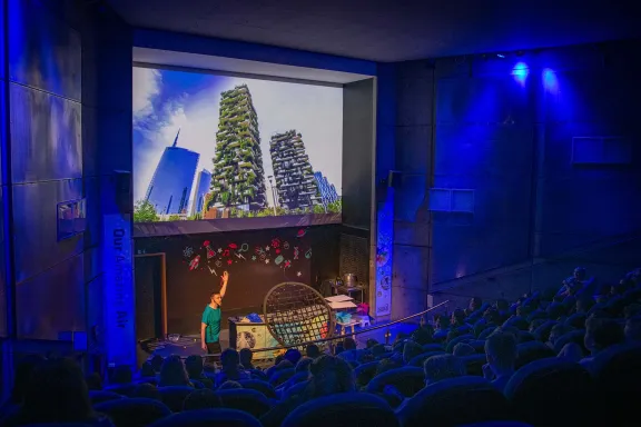 Our Amazing Air - A science communicator presents a live science show to schools